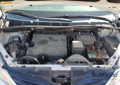 2013 Toyota Sienna Le z USA, uszkodzony, nr VIN 5TDJK3DC7DS066388